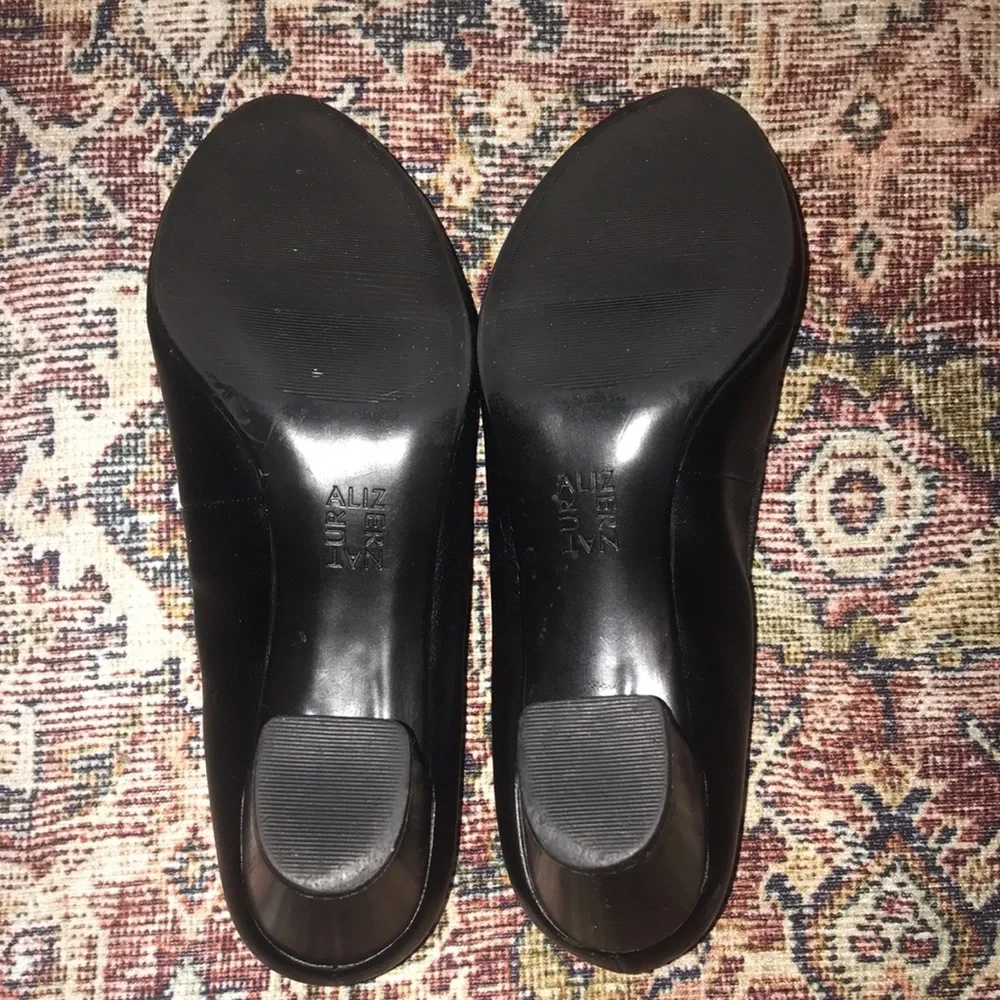 Naturalizer Pumps - Picture 5 of 9